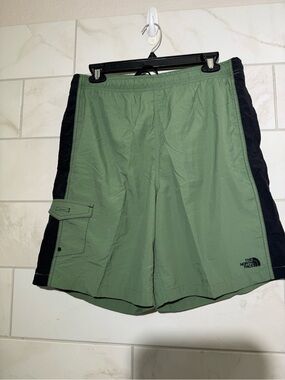 The North Face Lush Green & Black Elastic Waist Shorts